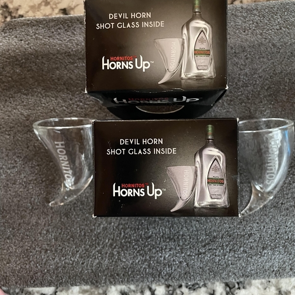 Set of 2 Sauza Hornitos Tequila Horns Up Devil Horn Double Shot Glasses NEW - Picture 4 of 6